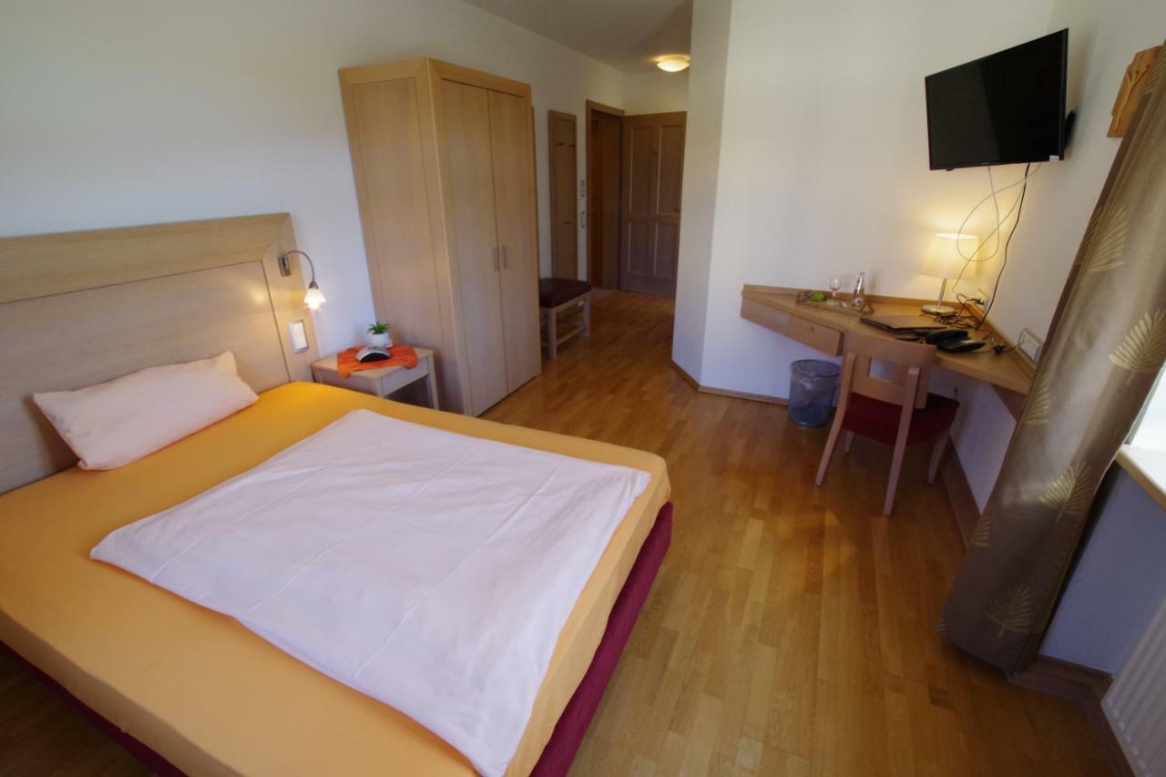 Klostergasthof Hotel Münnerstadt Buitenkant foto